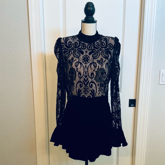 NASTY GAL, Kyle Velvet and 
Lace Romper, Size Large - Picture 5 of 15